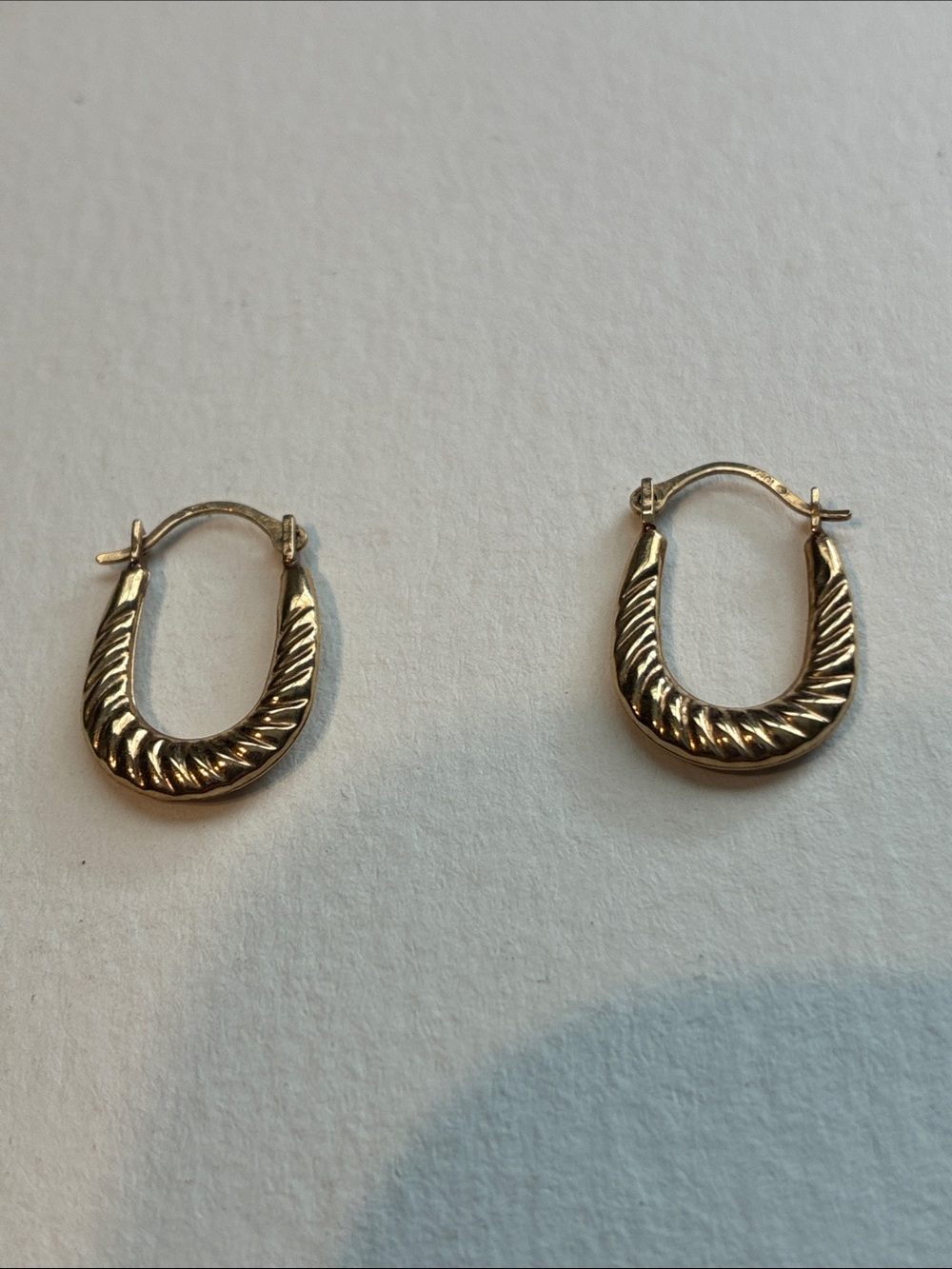 10K Delicate Gold Twisted Oval Hoop Earrings - .42 grams